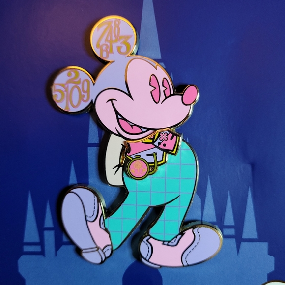 Disney | Mickey Mouse It's a Small World Main Attraction Pin - Picture 2 of 3